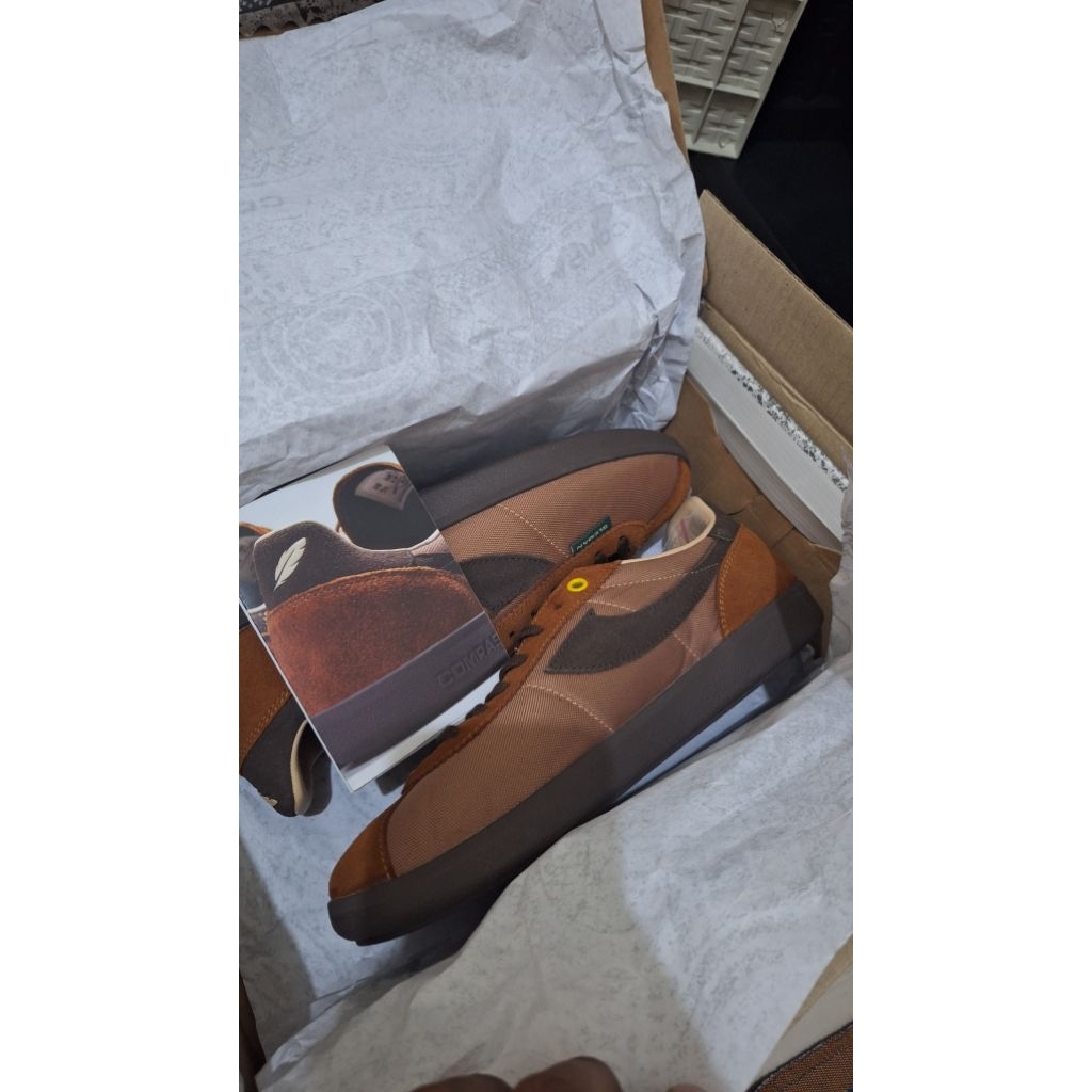 Sepatu Compass  tribune Divercity Sleman