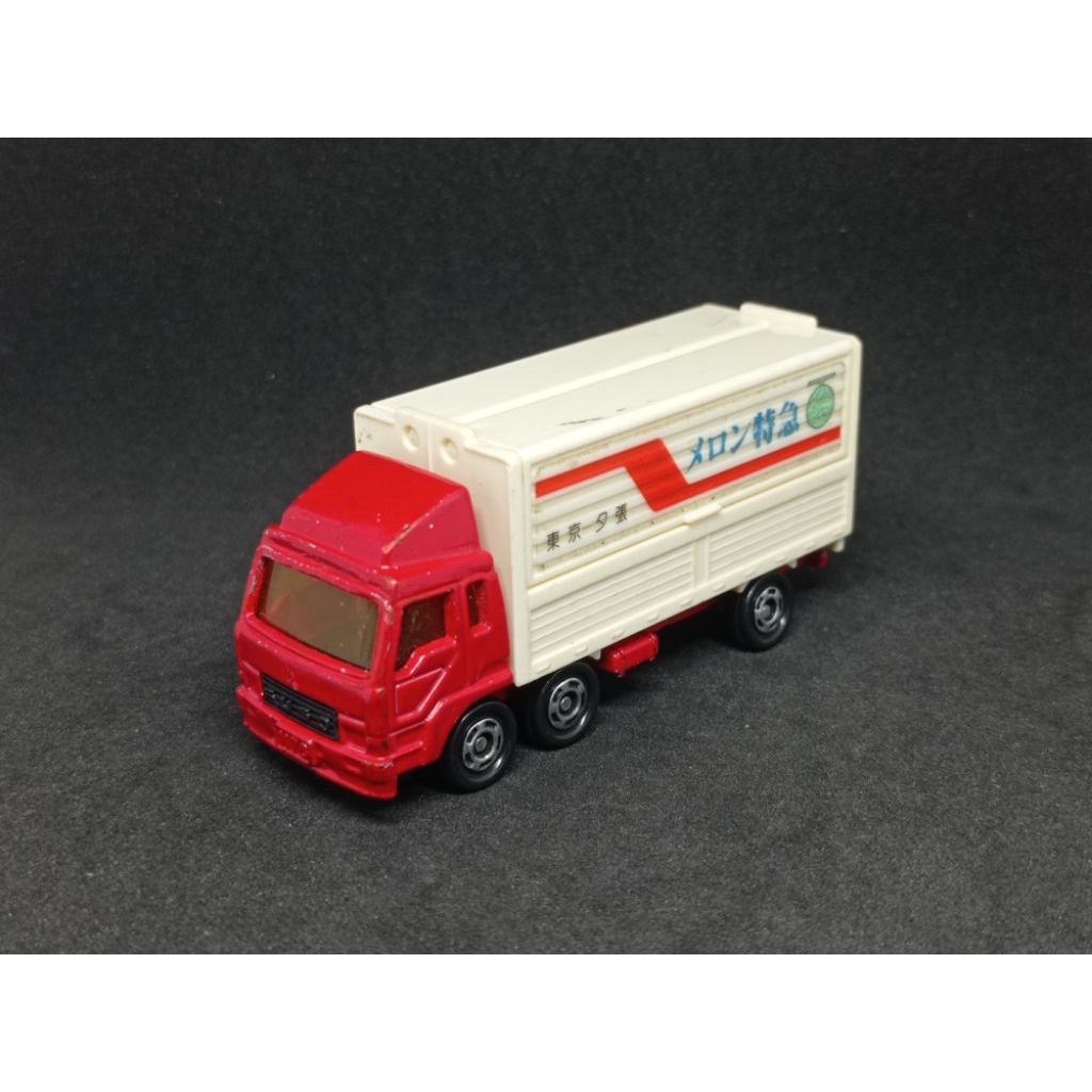 Tomica No.7 Fuso Wing Box Truck - Loose China
