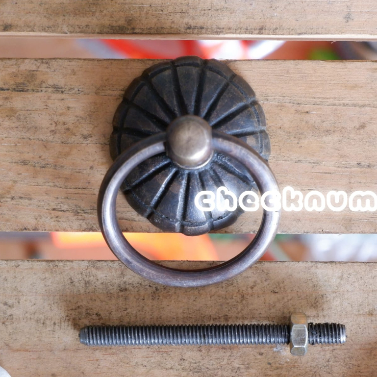 Tarikan Pintu Lemari Kuningan Antik