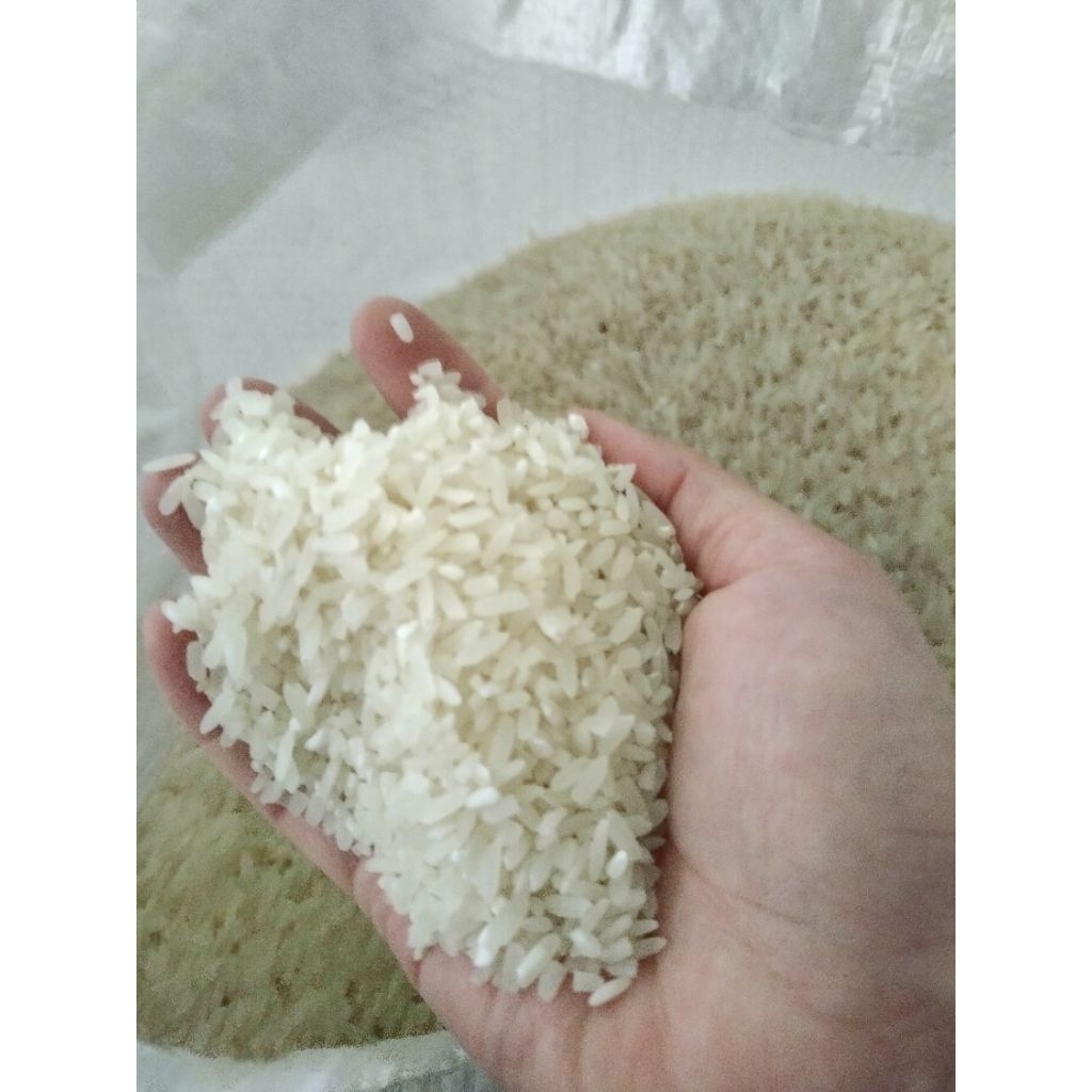 

Beras ciamis 5 kg pulen enak