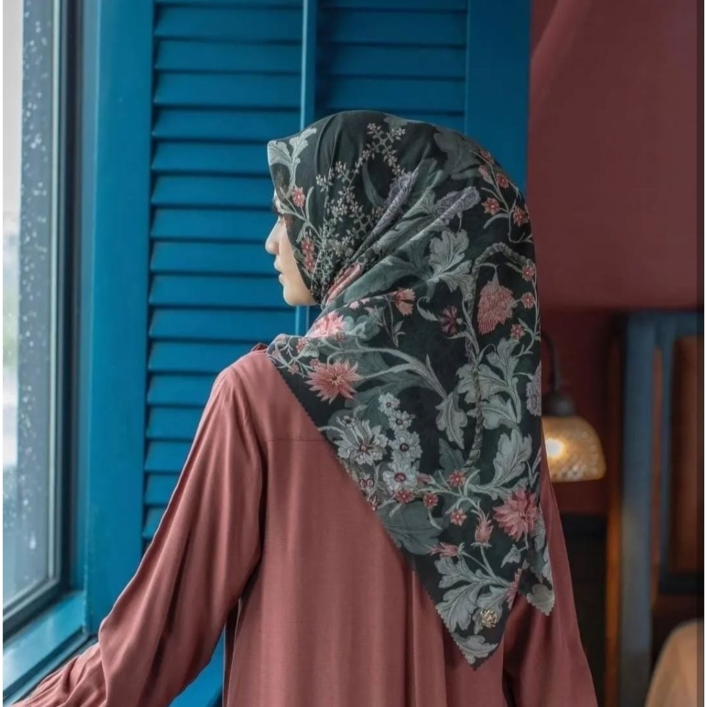 Esmee Scarf in Black by HL Heaven Lights