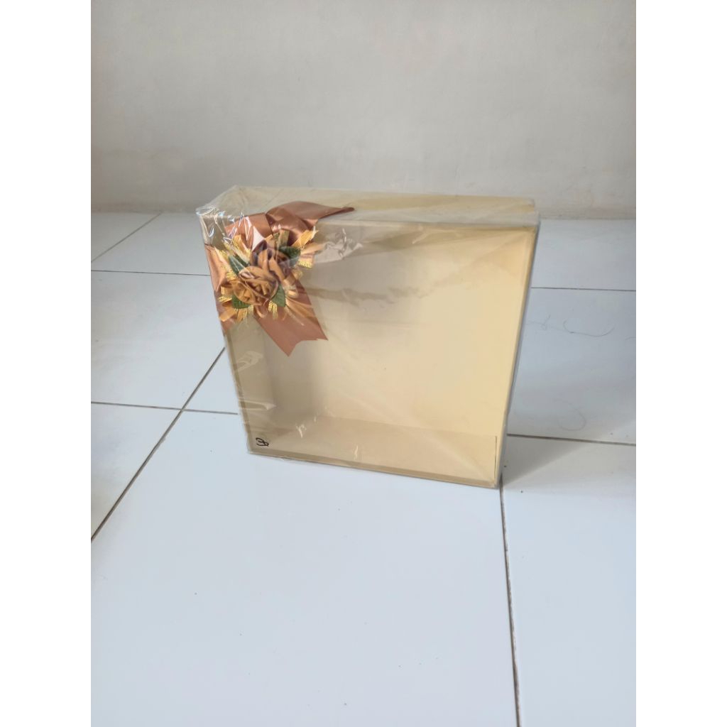 

box kue press mika ukuran 28 x 28 x 8 cm coklat