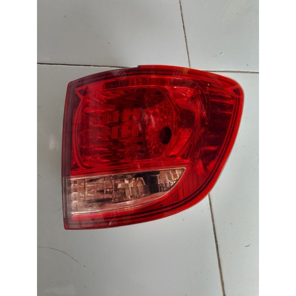 Lampu Belakang Fortuner 2008(kanan)