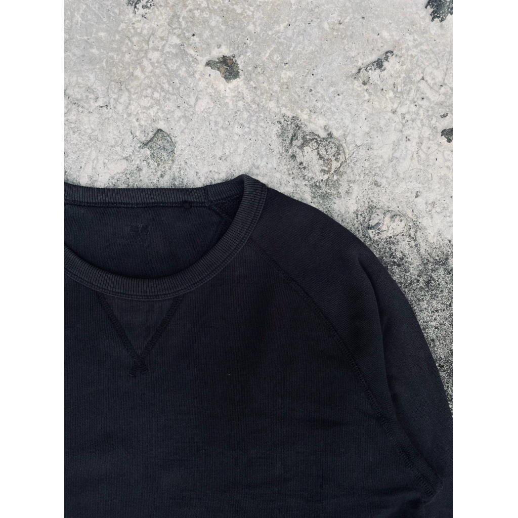 SWEETER / CREWNECK UNIQLO HITAM