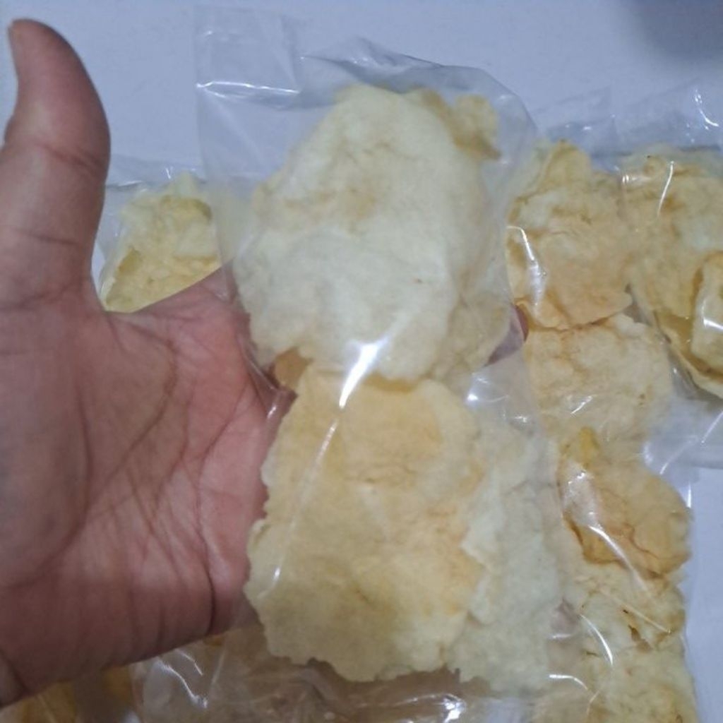 

Emping melinjo asli aceh sudah digoreng 20gr siap makan( emping goreng)
