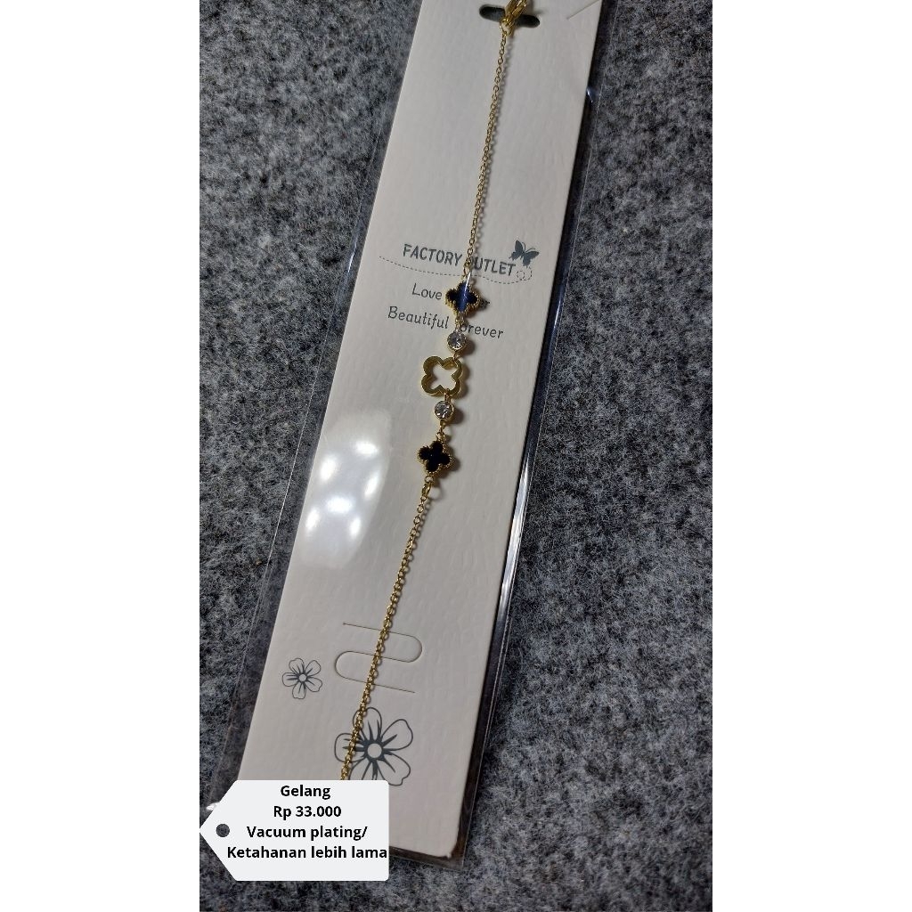 Gelang Van Cleef Hitam Gold Titanium