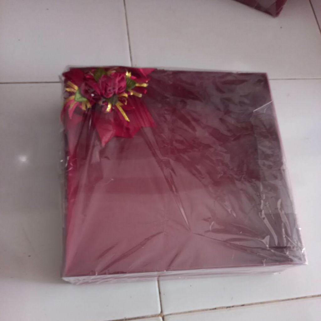 

box kue press mika merah maroon 30 x 30 x 8