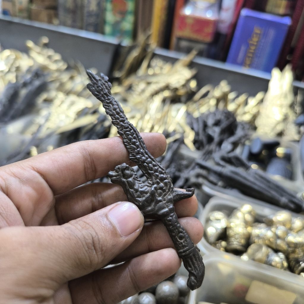 Hoby Koleksi pajangan rumah MerakHitam Mini