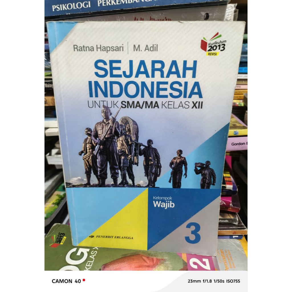 buku pelajaran sejarah Indonesia kls 3 sma