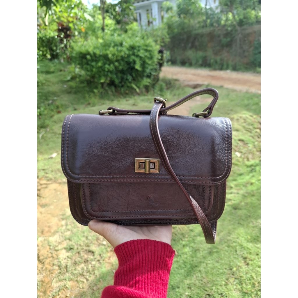 Tas Wanita Model Selempang Kulit Asli Second