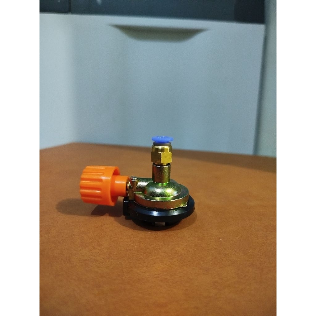 Kran untuk refil gas kaleng portable