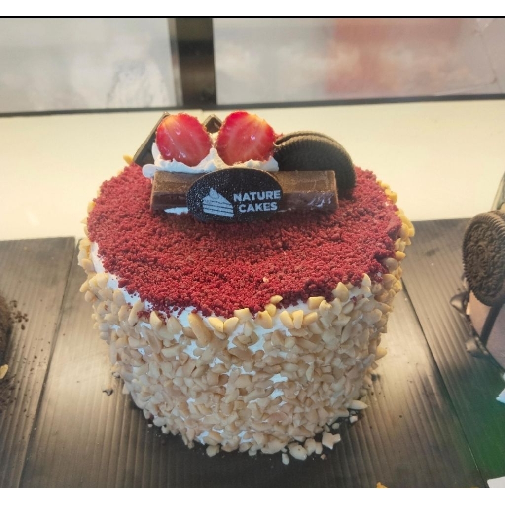 

Red Velvet Crunchy Peanuts ( 14cm & 15cm ) Cake / Kue Tart / Nature Cakes / Kue ultah
