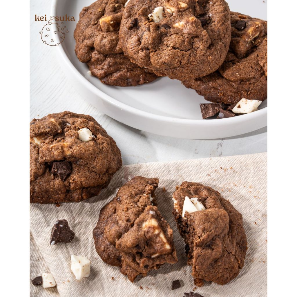 

Keisuka Chocolate chip Cookies rasa Triple Chocolate Soft Cookies Gooey