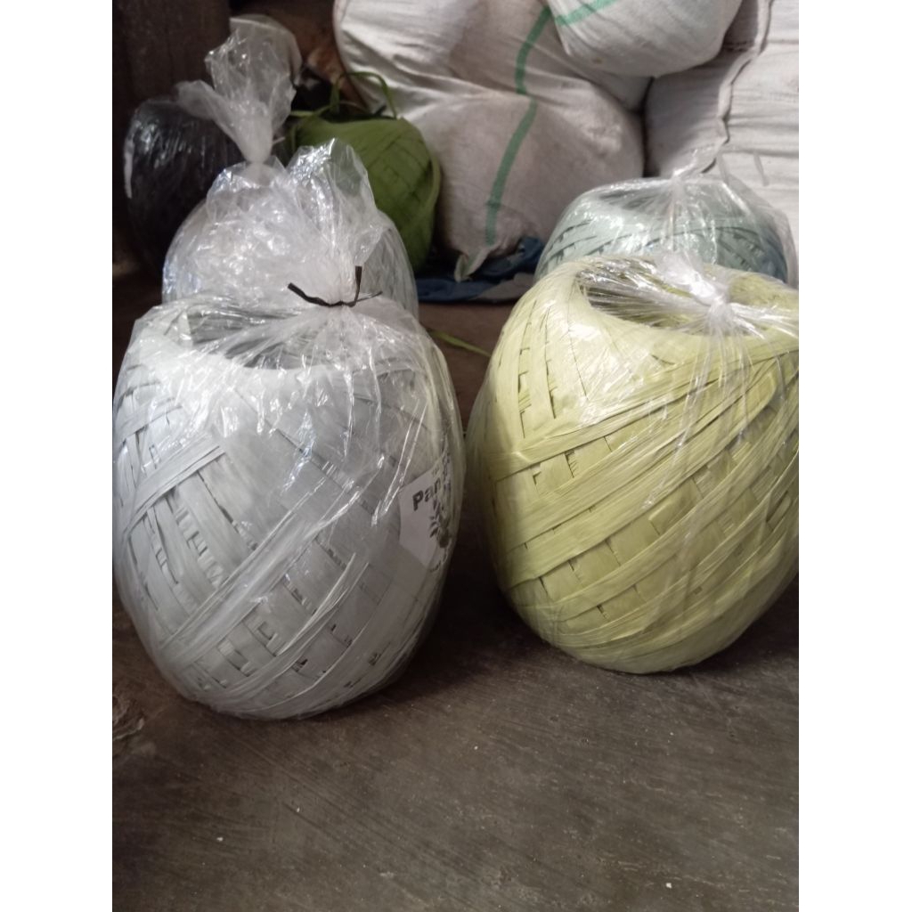 tali rafia warna 1kg. cuci gudang langsung pabrik. warna random