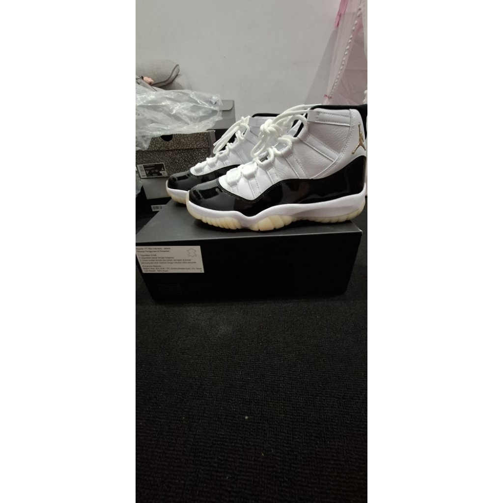 sepatu basket Air Jordan 11 Gratitude BNIB Original Local Pair