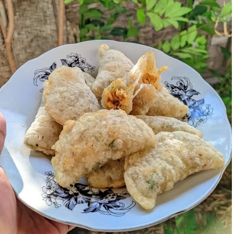 

Cireng isi Ayam Suwir ( 1pack isi 10pcs )