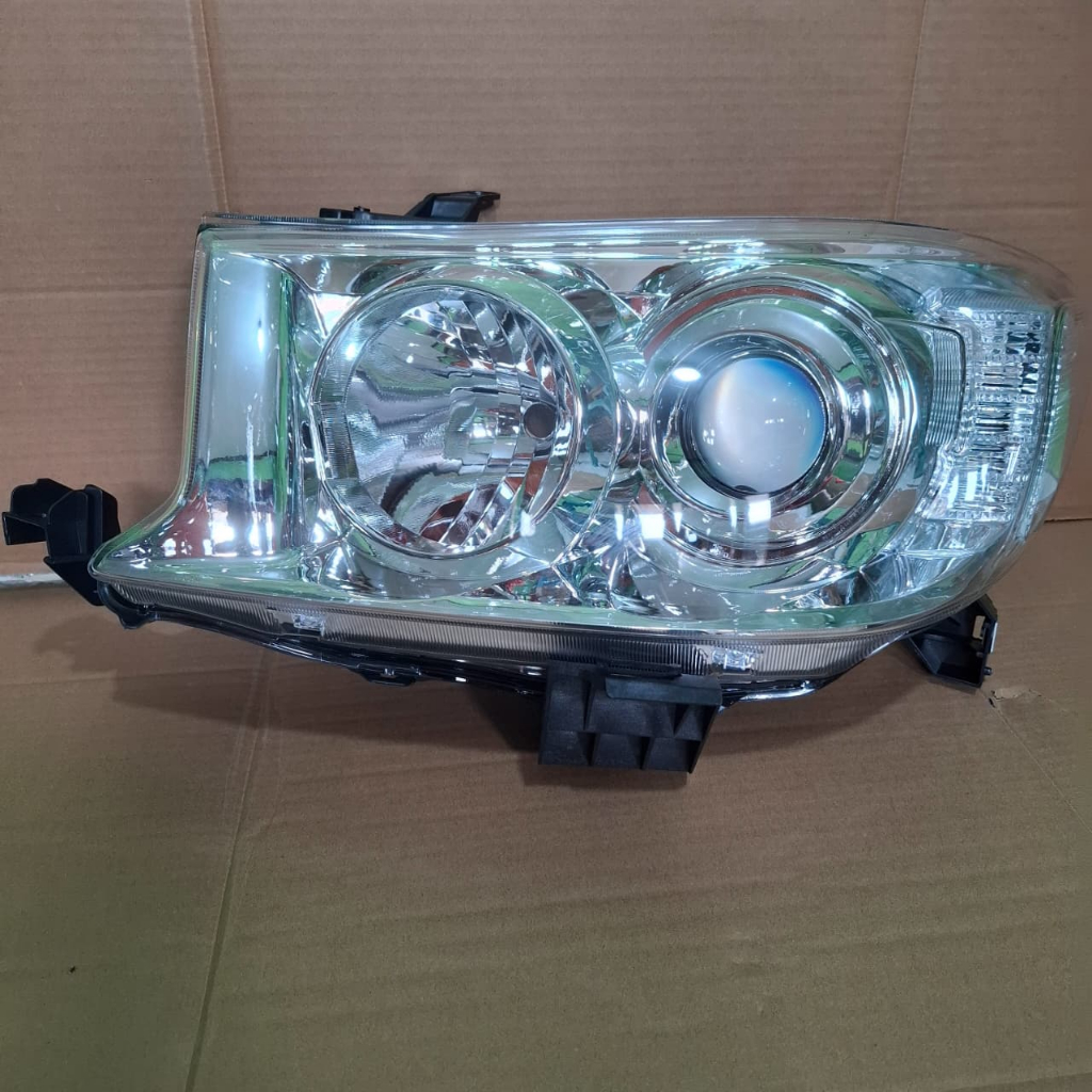 LAMPU DEPAN HEADLAMP FORTUNER 2009 SAMPAI 2010