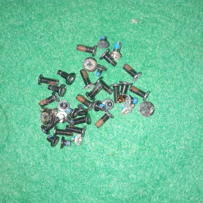 Baut Set Laptop Toshiba L730