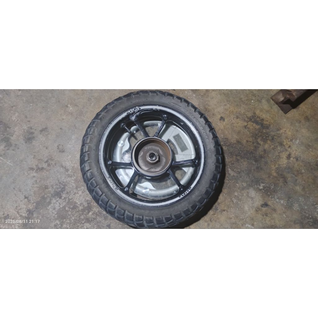 velg belakang komplit ban tubeless Yamaha lexi 125 original copotan