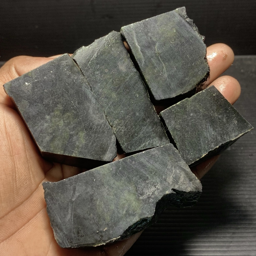 Batu black jade aceh nempel magnet / batu kesehatan black jade / bongkahan batu black jade