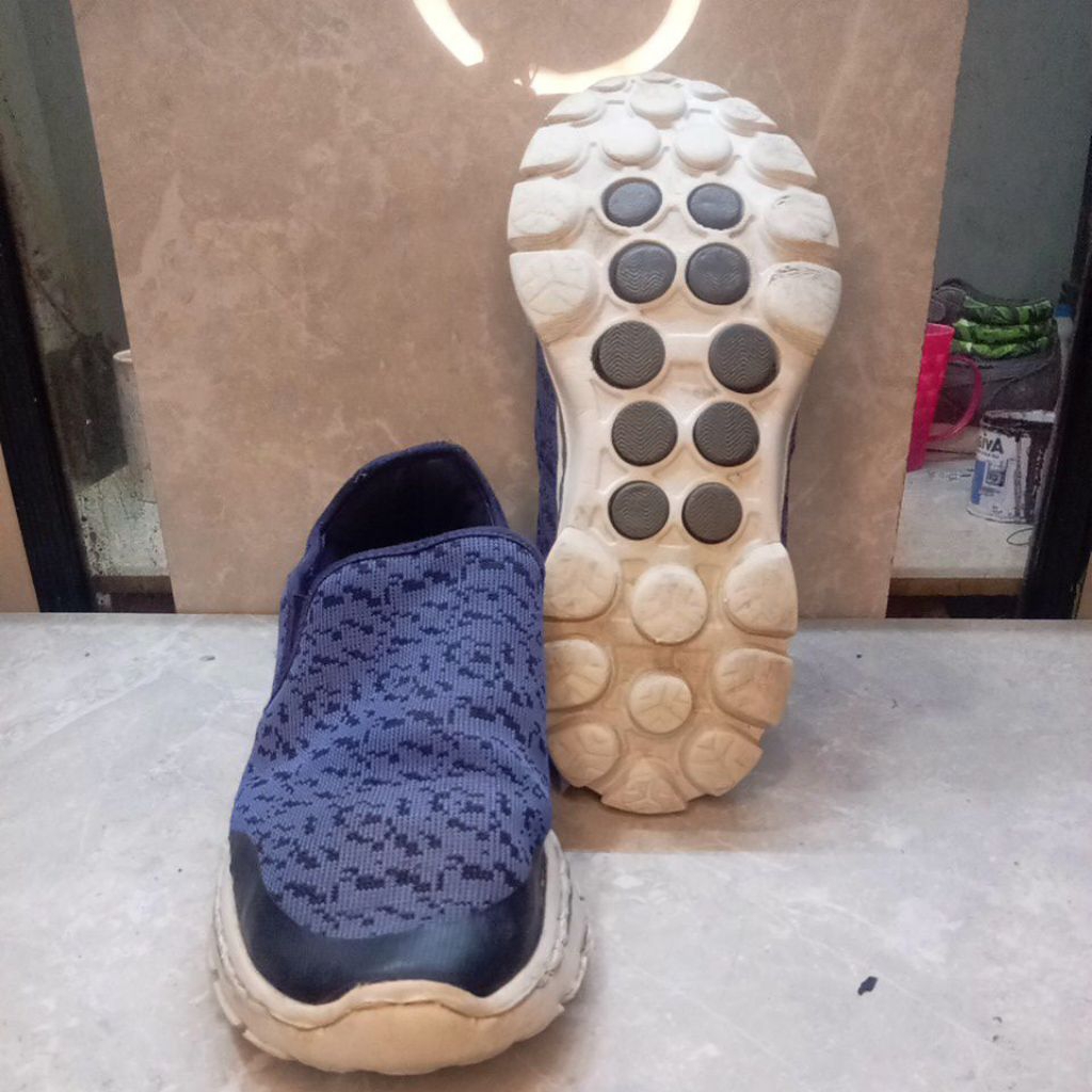 sepatu second branded slip on