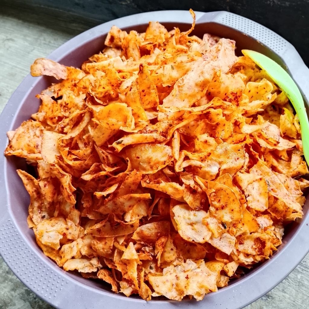 

kripik kriwil wangi daun jeruk dan pedas