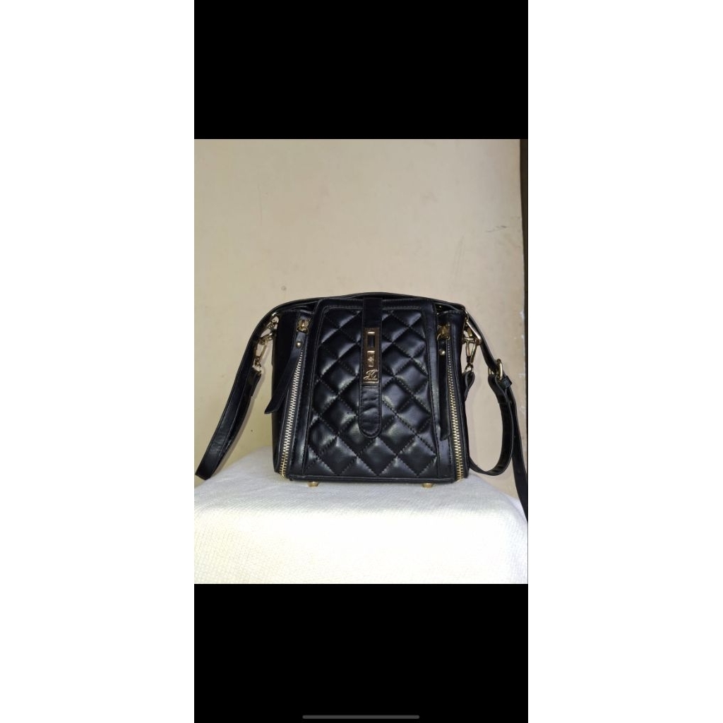 PRELOVED TAS JIMS HONEY