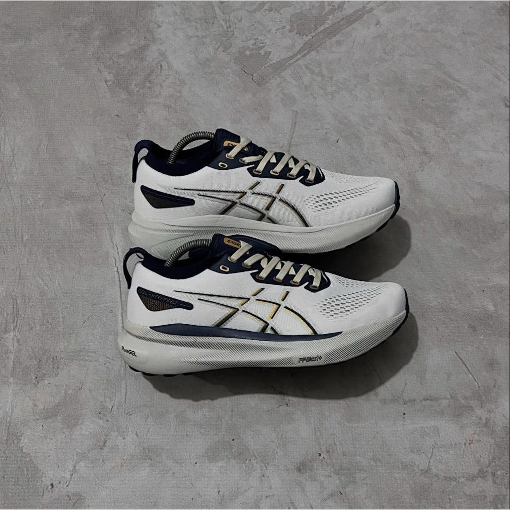 sepatu asic running size 42