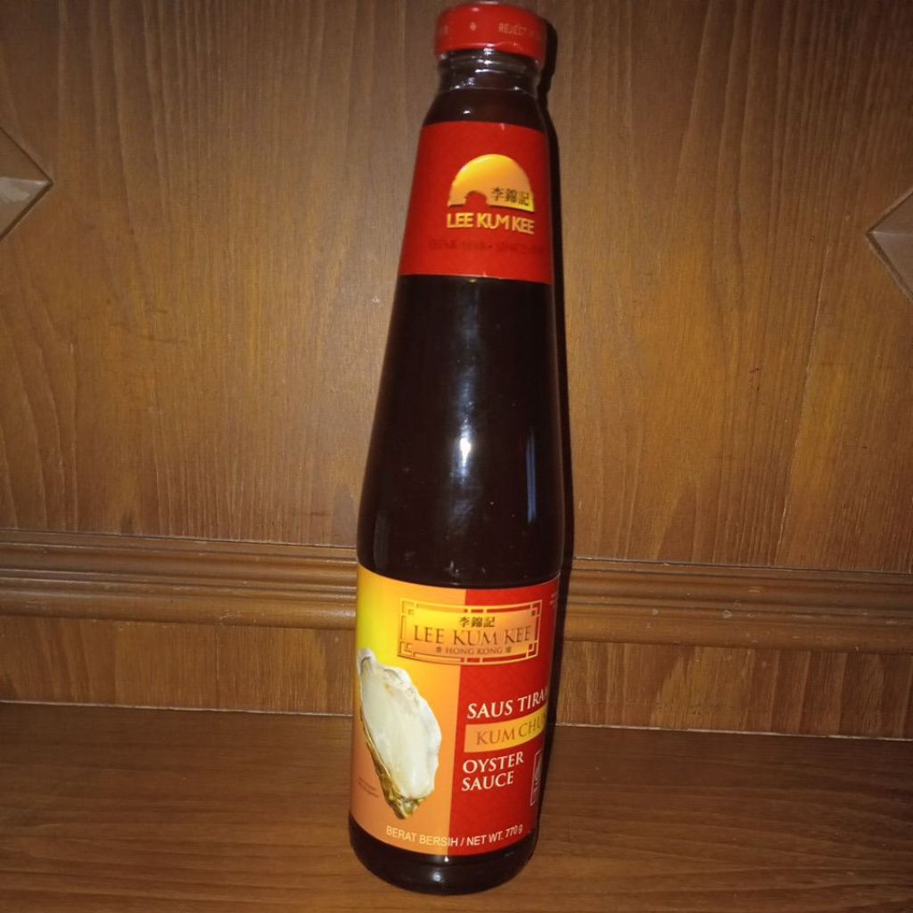 

Saus Tiram Lee Kum Kee Kum Chun 770g yang dikenal karena kualitas dan rasanya yang khas.