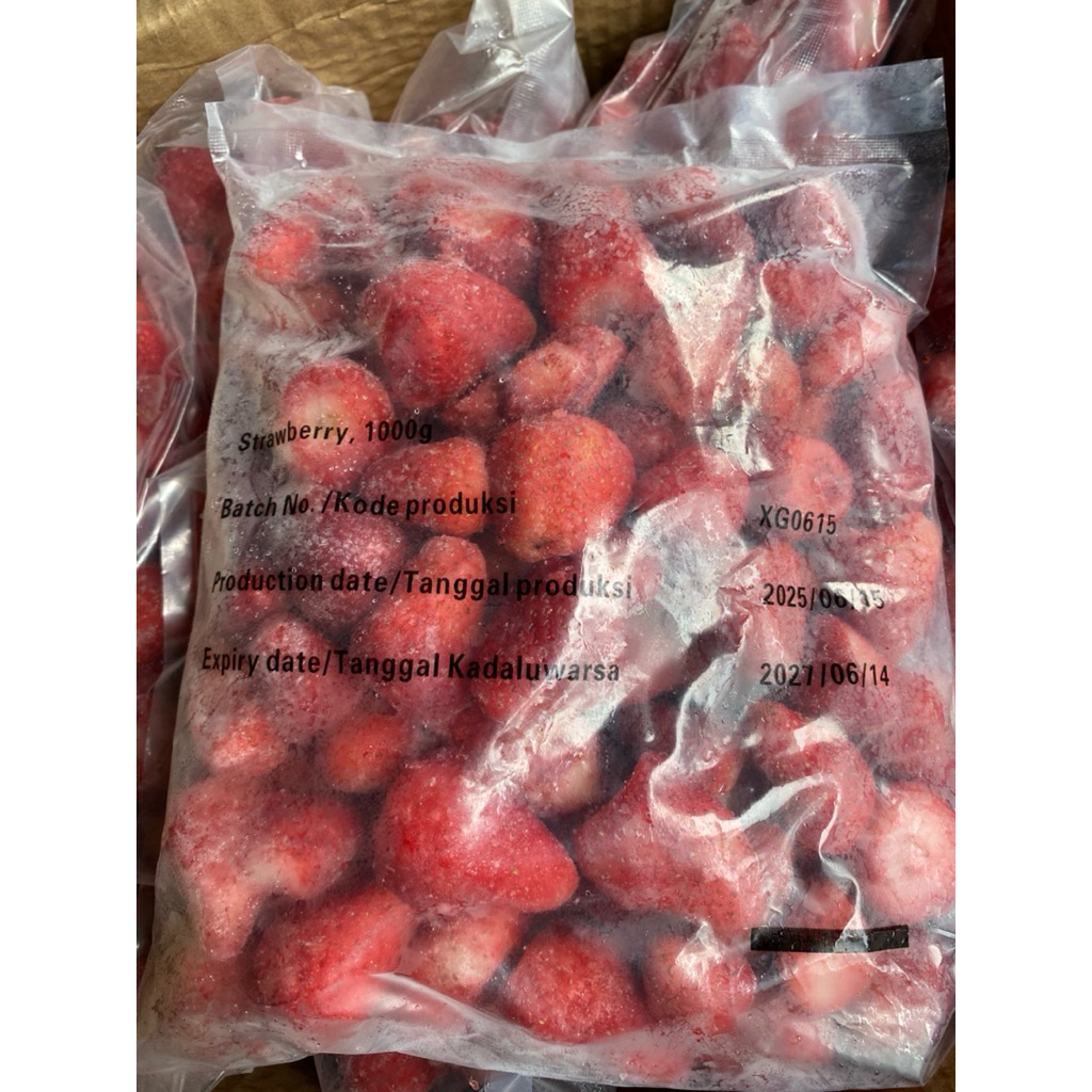 

Frozen Strawberry 1 kg / Stroberi Beku