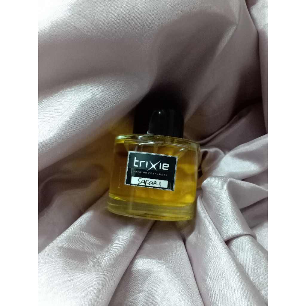 Safari inspired parfum preloved