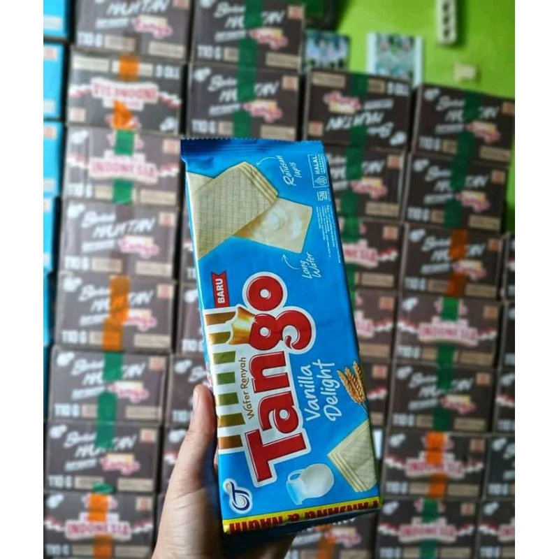 

Tango wafer renyah Pouch Panjang sachet Rasa vanila delight coklat royal chocolate strawbery hajatan souvenir snack murah
