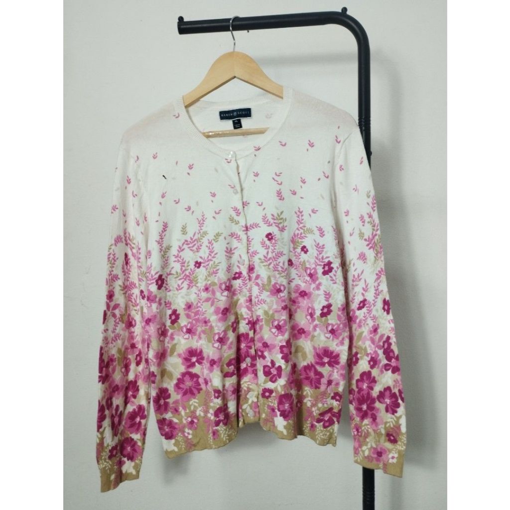 Cardigan Putih Motif Bunga-Bunga Wanita Lengan Panjang