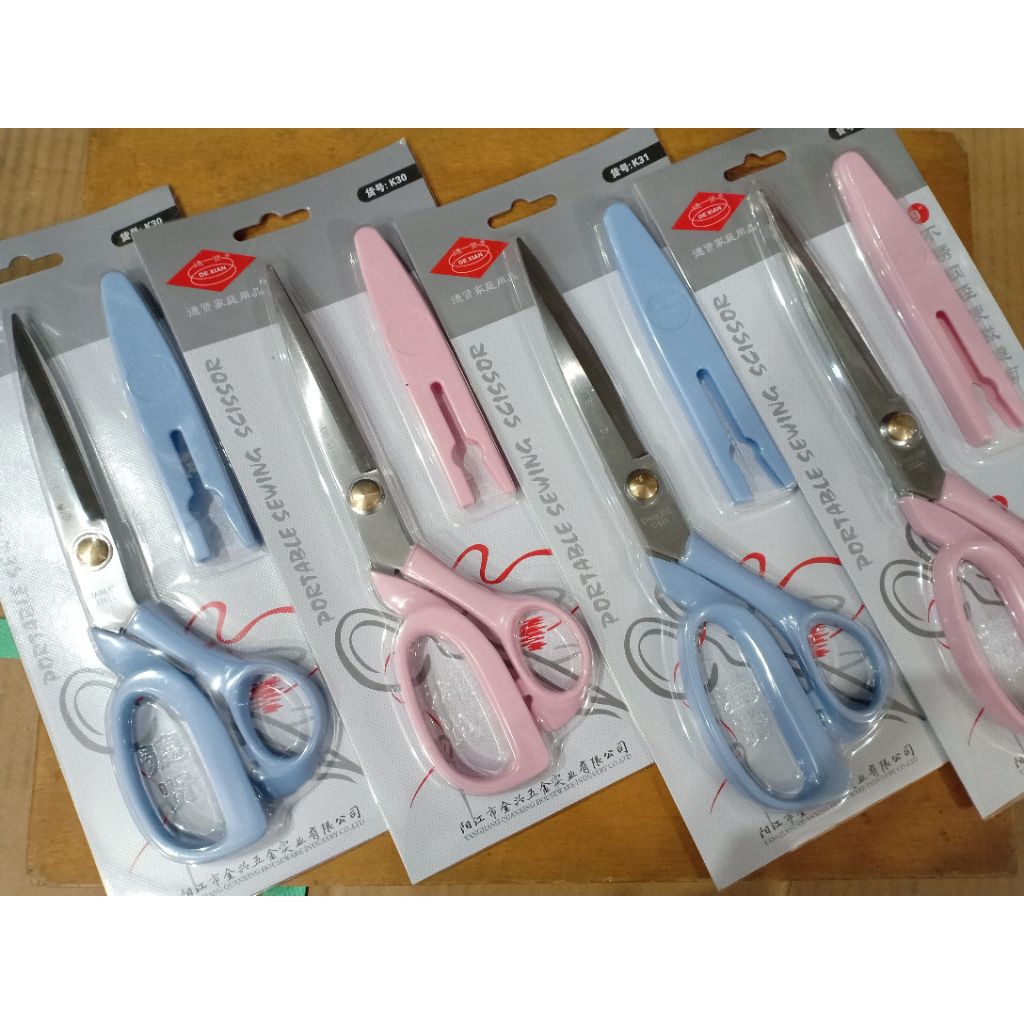 

Gunting kain De Xian 9" dan 8" / De Xian / Peralatan jahit