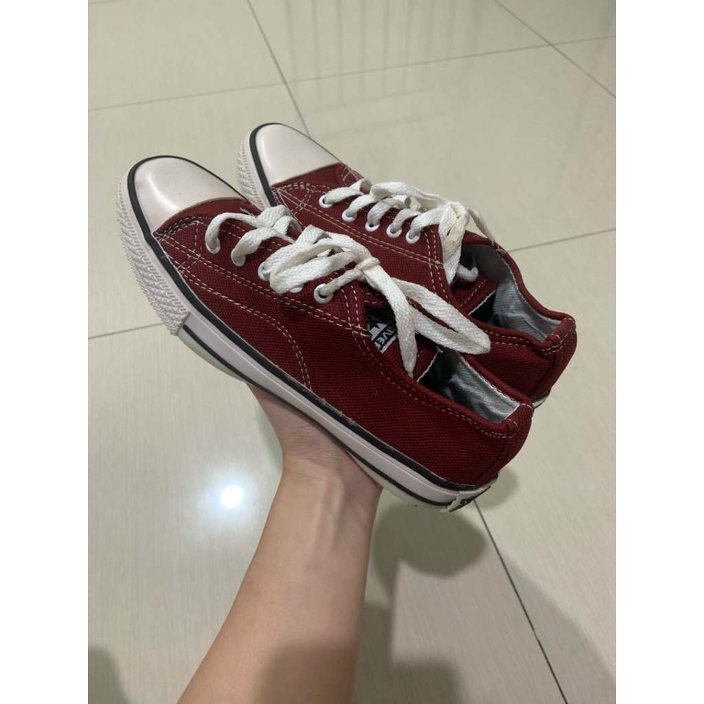 Sepatu Sneakers Converse All Star Pria / Wanita Size 40 - Preloved