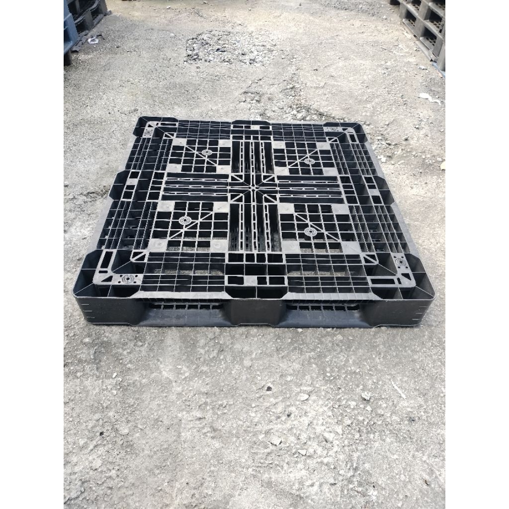 

palet plastik bekas berkualitas uk 110x110x15cm