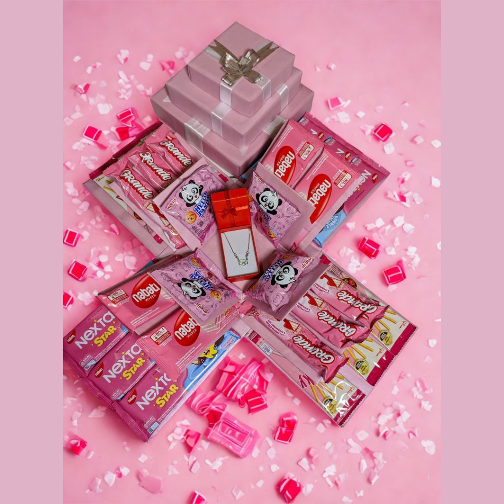 

Snack box hampers warna pink kado ulang tahun anak pasangan pacar istri hadiah kotak kejutan