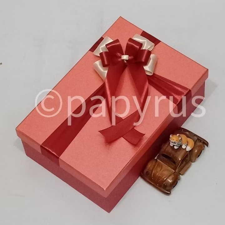 

PAPYRUS Kombinasi 20x30 Tinggi 10cm Kotak Kado Gift Box Hardbox Hampers V3