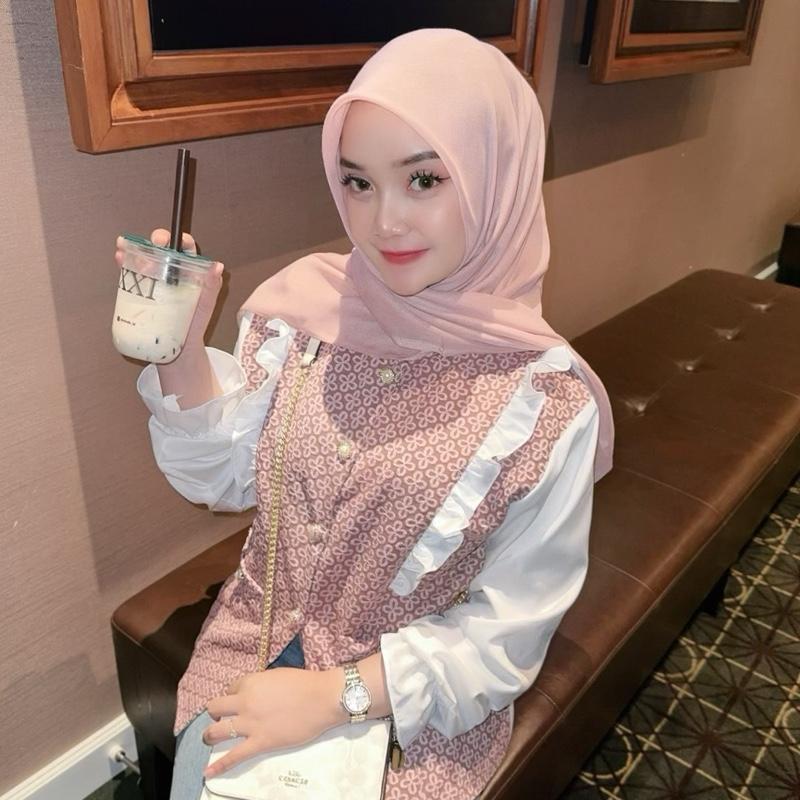 Aqila Blouse Bunga Embos Ruffle Korean Style