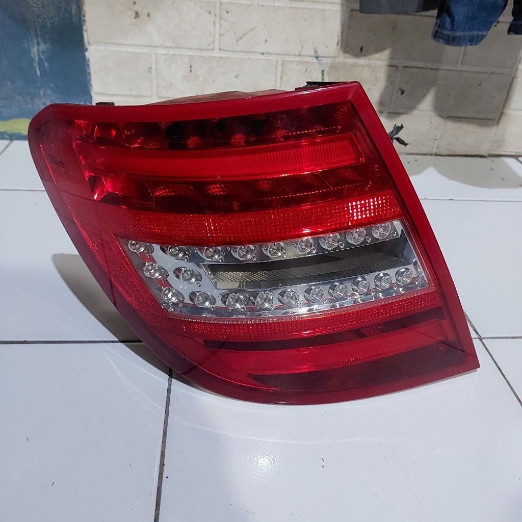 Stoplamp Lampu Belakang Mercedes Benz Mercy W204 Facelift C-Class Original