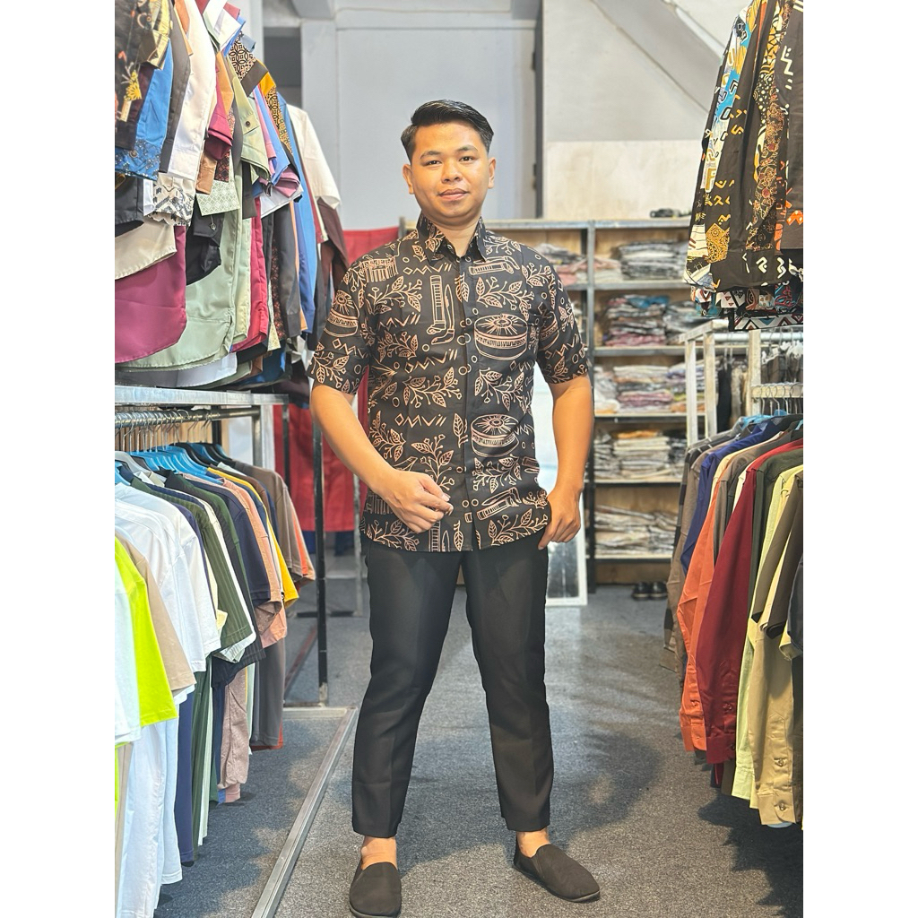 Kemeja batik pendek pria lontara makassar