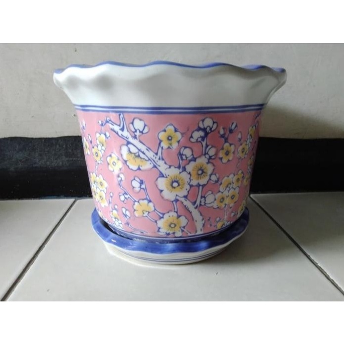 Pot Bunga Keramik Cina Motif Bunga Sakura