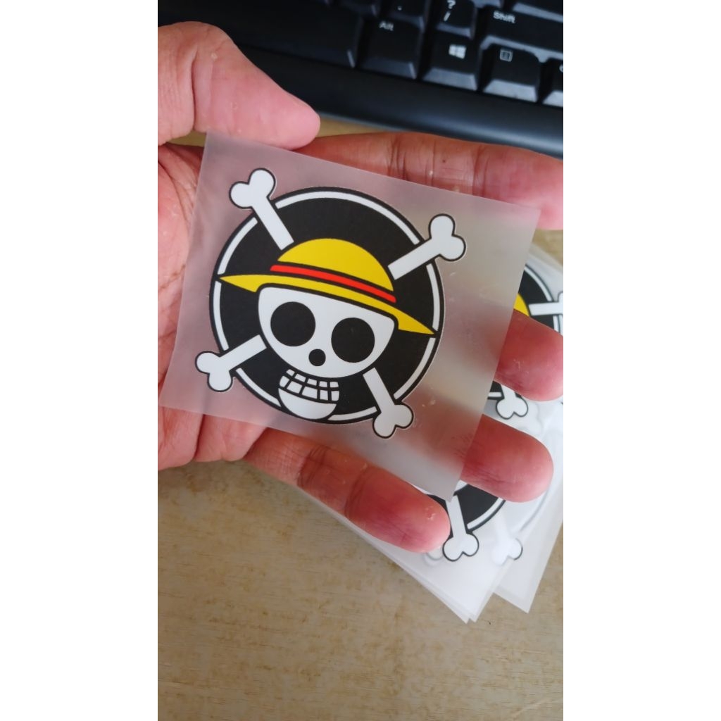 

Sticker DTF untuk Baju - bisa disetrika gambar onepiece. Pas buat ditaroh di lengan baju
