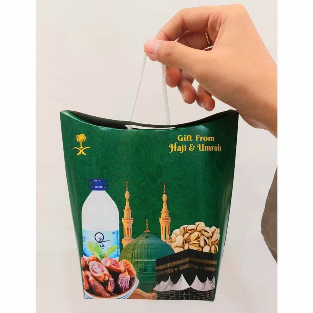

Tas Oleh Oleh Haji Umroh Kosongan ( Belum Dilipat ) Ukuran 11 x 15 × 4,5 cm - Gift From Haji Dan Umroh , Tas Souvenir Umroh