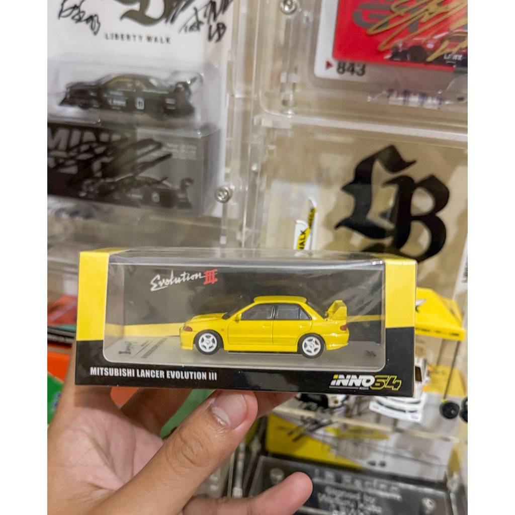 Inno64 Mitsubishi Lancer Evolution III - Yellow