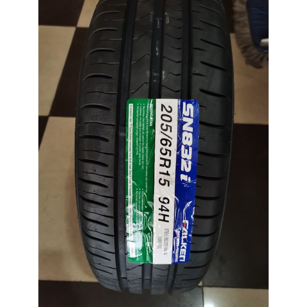 Ban Mobil Falken 205/65 R15 SN832i