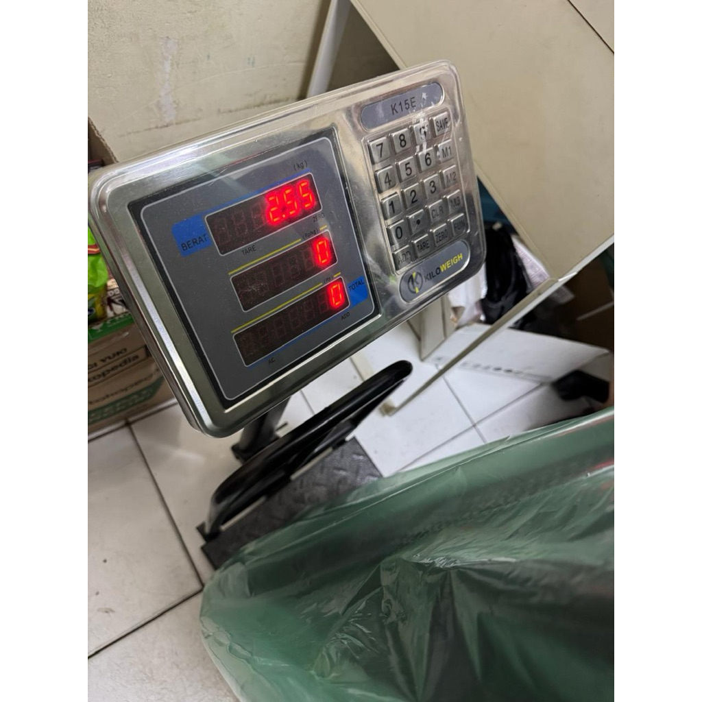 

BUBBLE WRAP TEBAL TINGGI 125cm PANJANG 27,3m BERAT 2,55kg