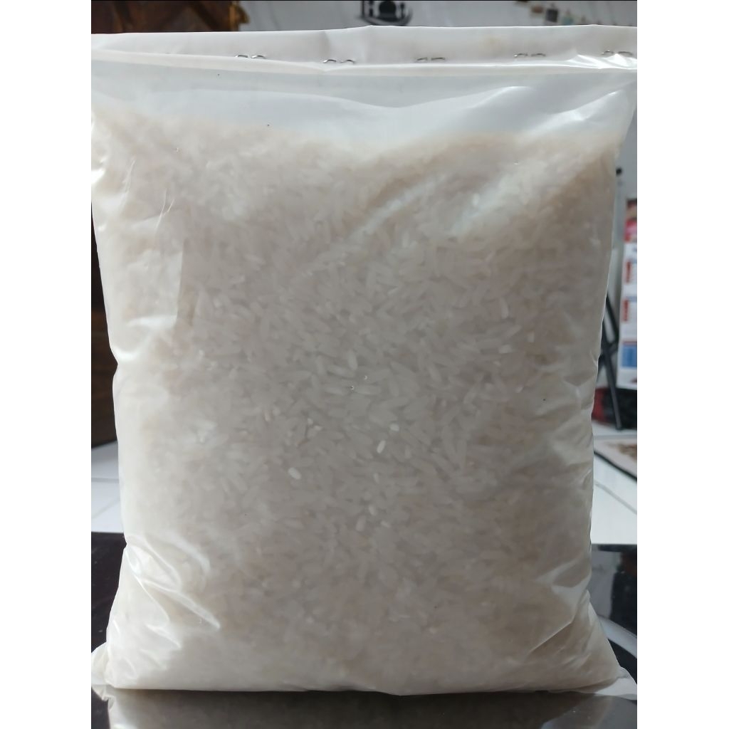 

beras pulen 1kg tanpa merk