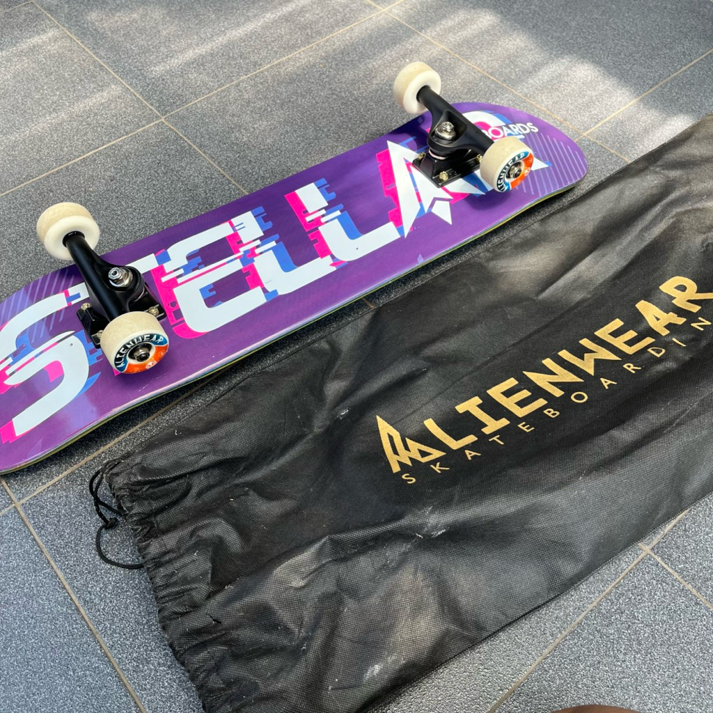 Alienwear – Stellar Skateboard Glitch Complete 7.8