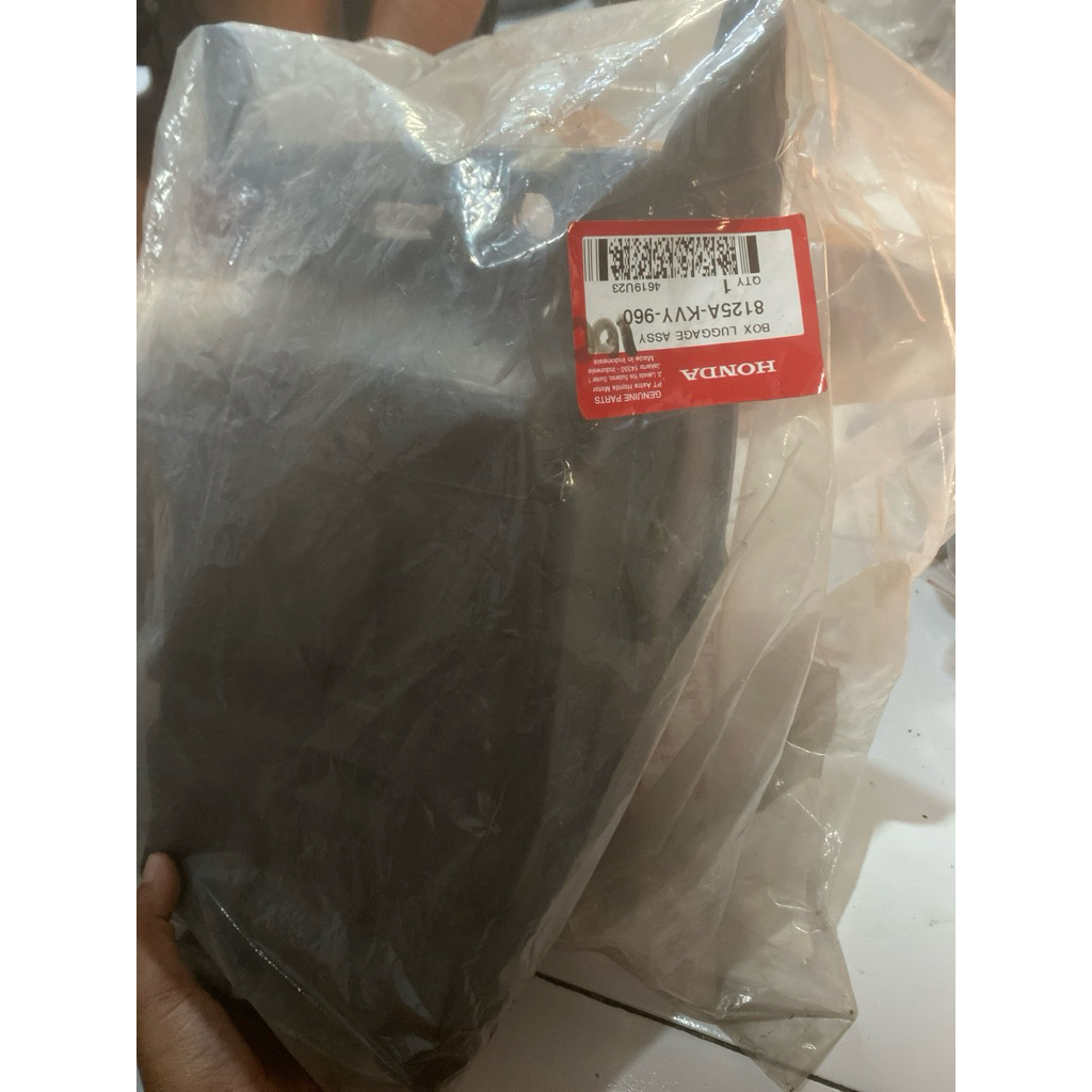 Box Luggage Assy 8125A-KVY-960